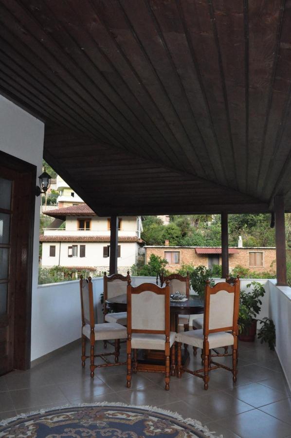 Timber Guest House Μπεράτ Εξωτερικό φωτογραφία